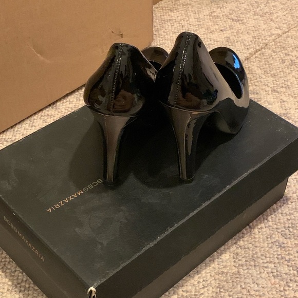BCBGMAXAZRIA black patent size 7 pumps - Picture 4 of 8